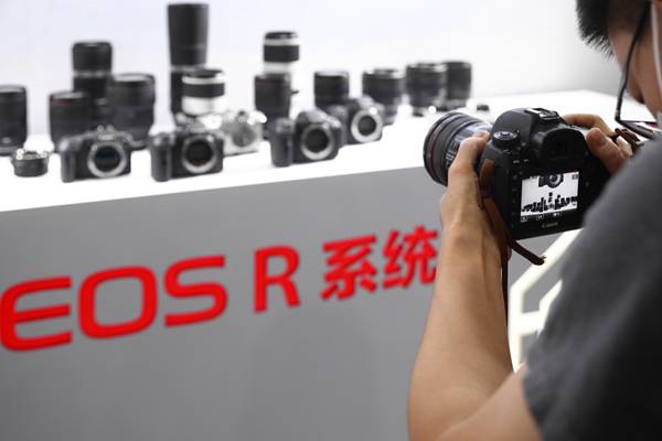 真香现场：佳能 EOS R5 等新品威武亮相
