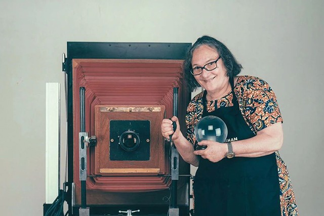 【摄影新鲜事】美国肖像摄影师埃尔莎·多尔夫曼去世 | 拍立得相片帮助欧洲医护人员建立医患联系 | 宾得理光推出 GR Ⅲ 街头纪念版